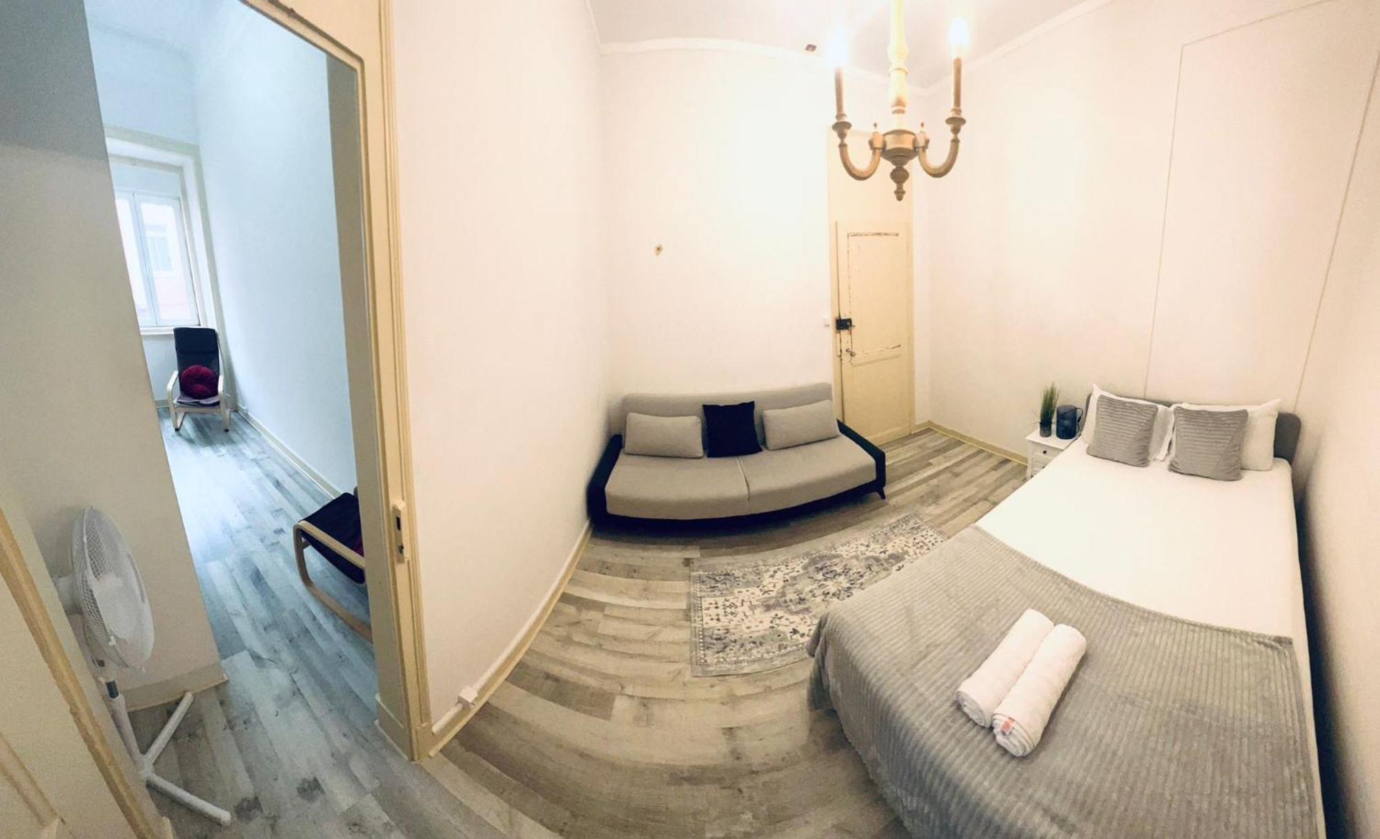High Standard Lisbon, Super For Tourists *